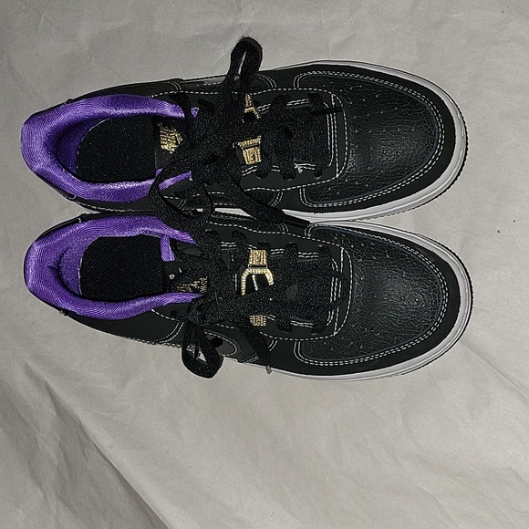 Nike Air Force - Picture 1 of 8